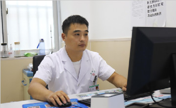 白衣仁心，青春在奉獻(xiàn)中綻放——臨沂市第三人民醫(yī)院青年醫(yī)師鐘浩