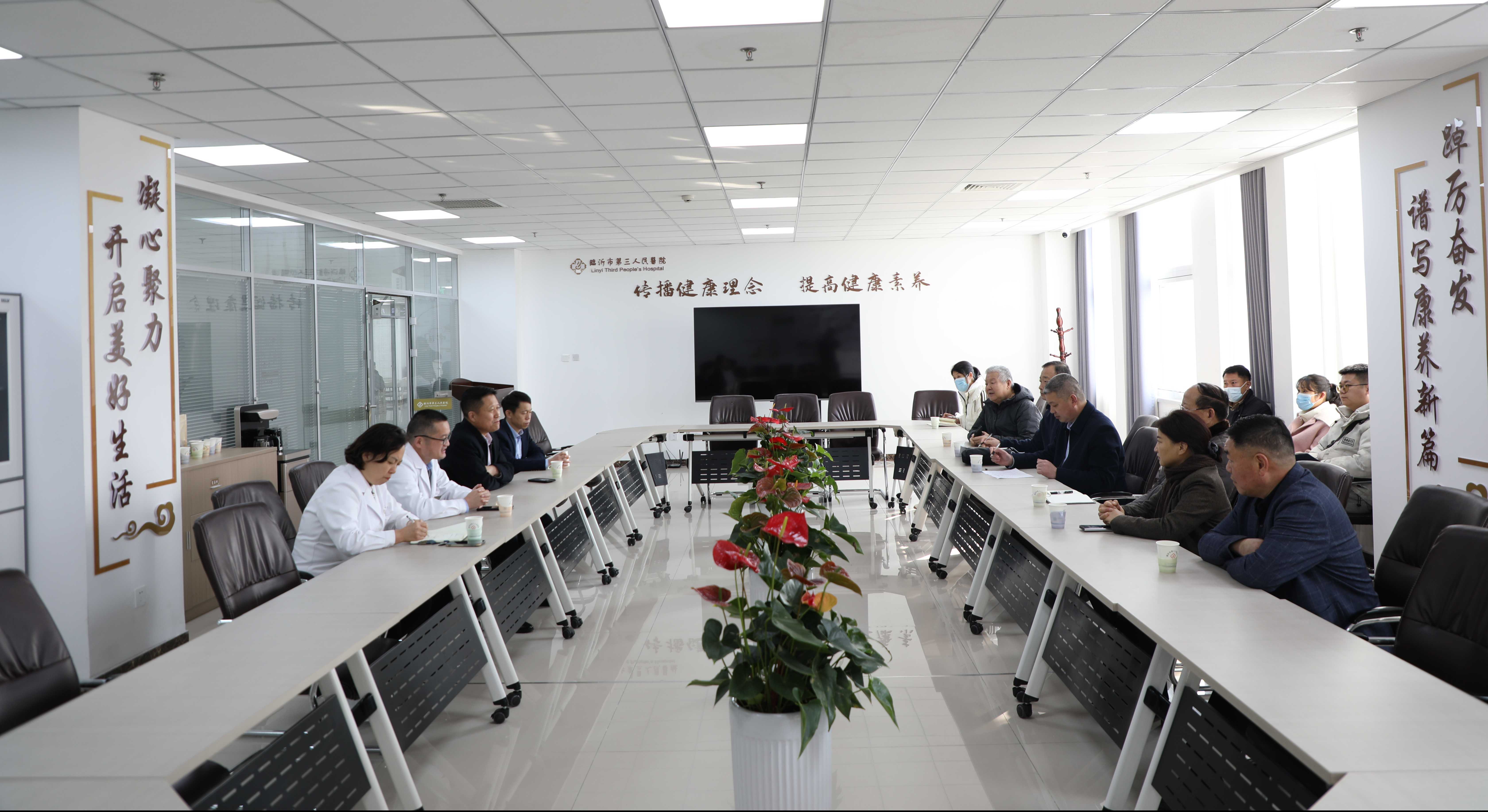 費(fèi)縣衛(wèi)健局一行來(lái)我院參觀交流